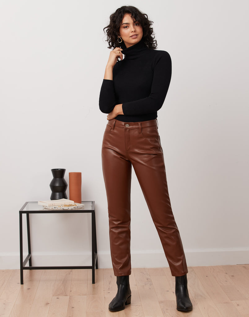 PANTALON EMILY COUPE AJUSTÉE EN CUIR VEGAN / BRUN FONCÉ