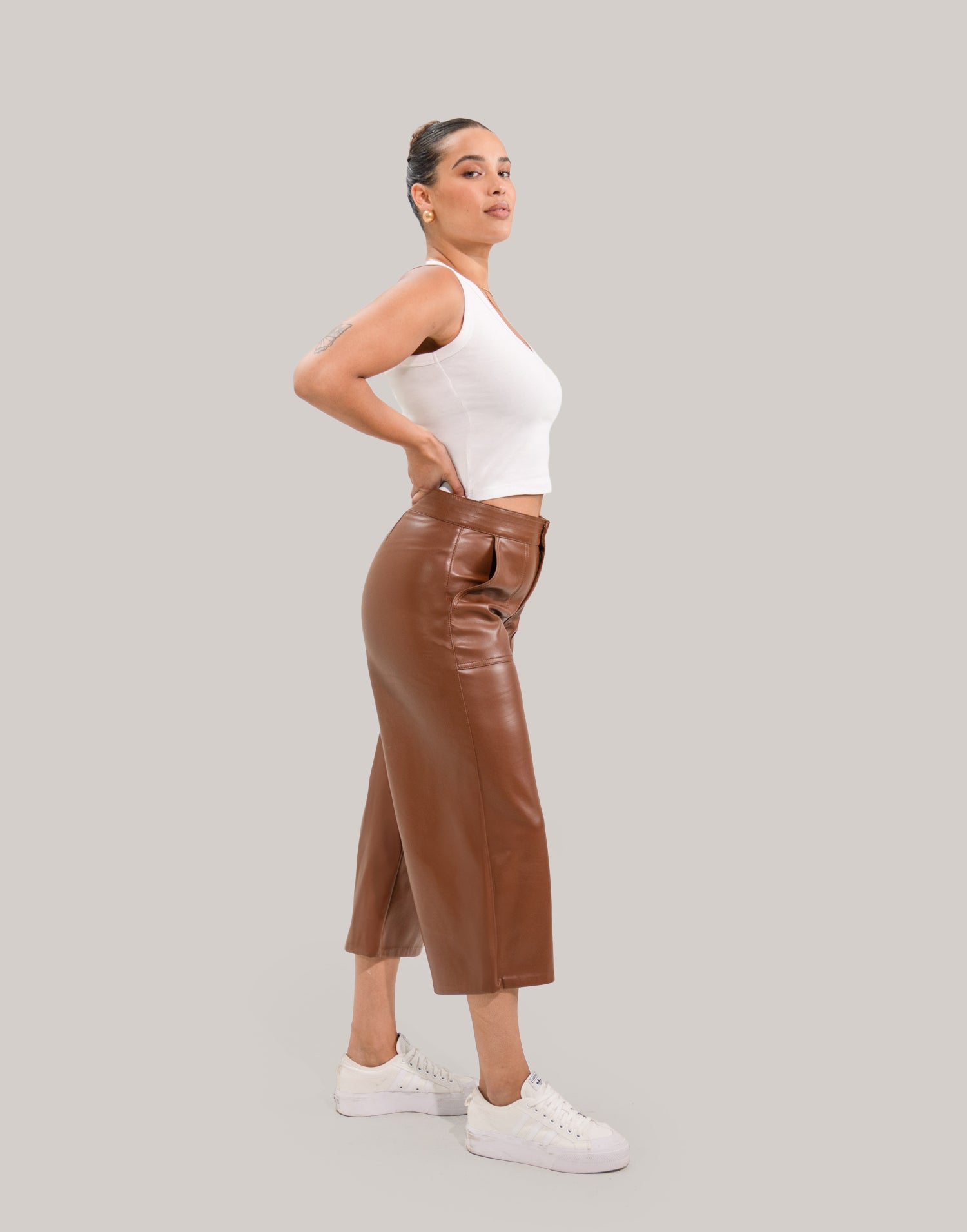 PANTALON LILY COUPE TRÈS ÉVASÉE EN CUIR VEGAN / BRUN FONCÉ