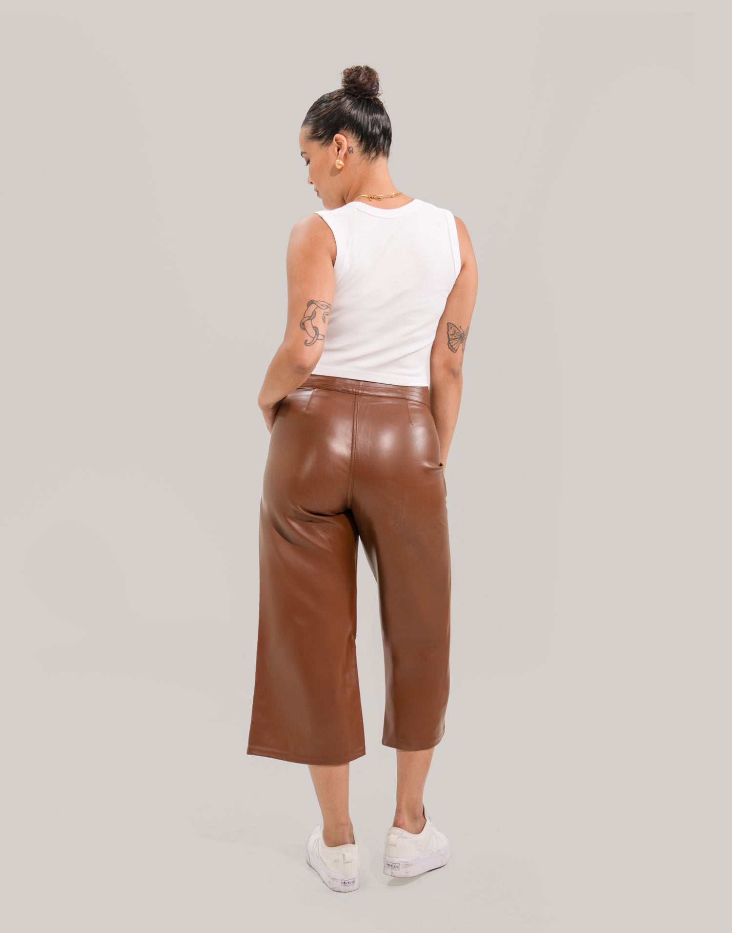PANTALON LILY COUPE TRÈS ÉVASÉE EN CUIR VEGAN / BRUN FONCÉ