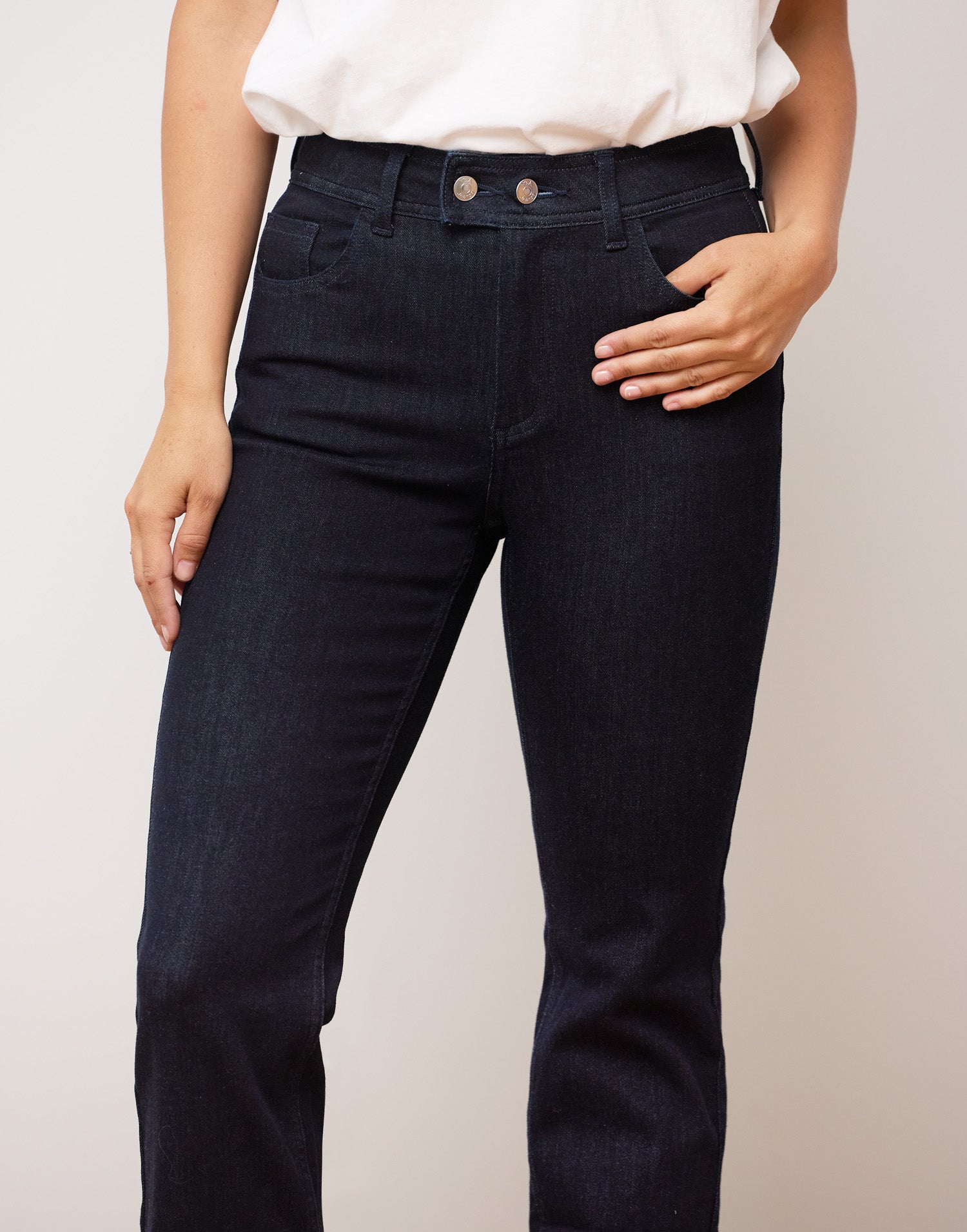 jean coupe ajustée indigo foncé
