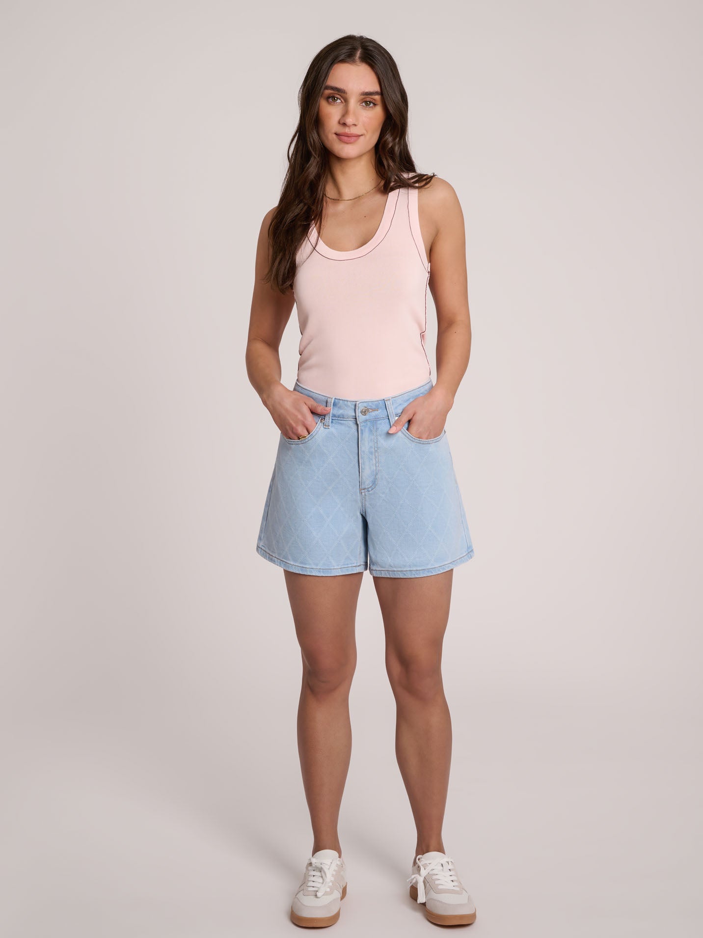 SHORTS / NIGELLA