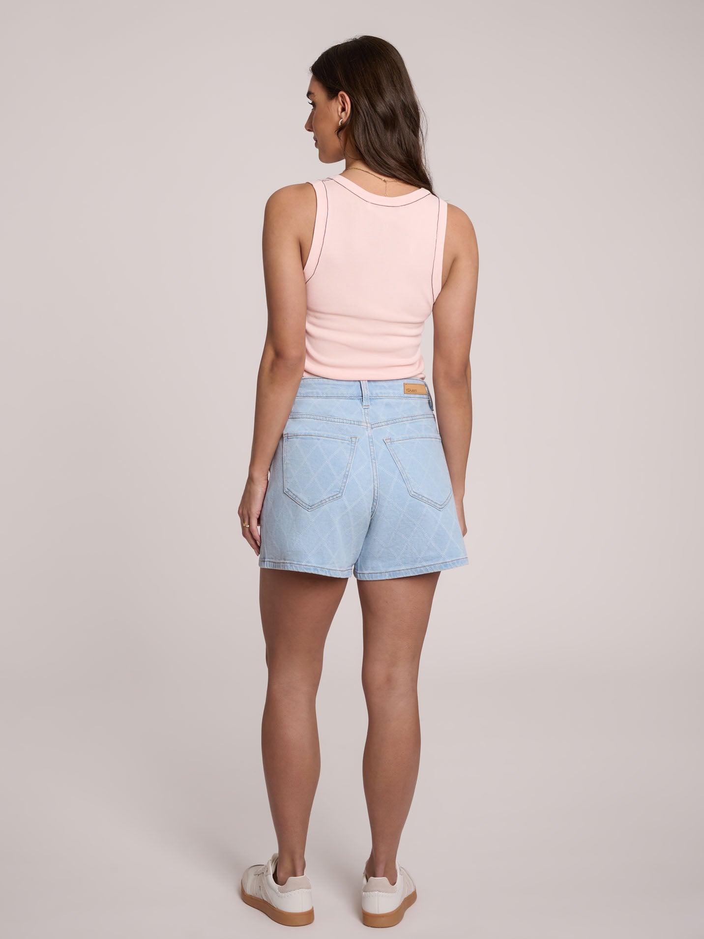 SHORTS / NIGELLA