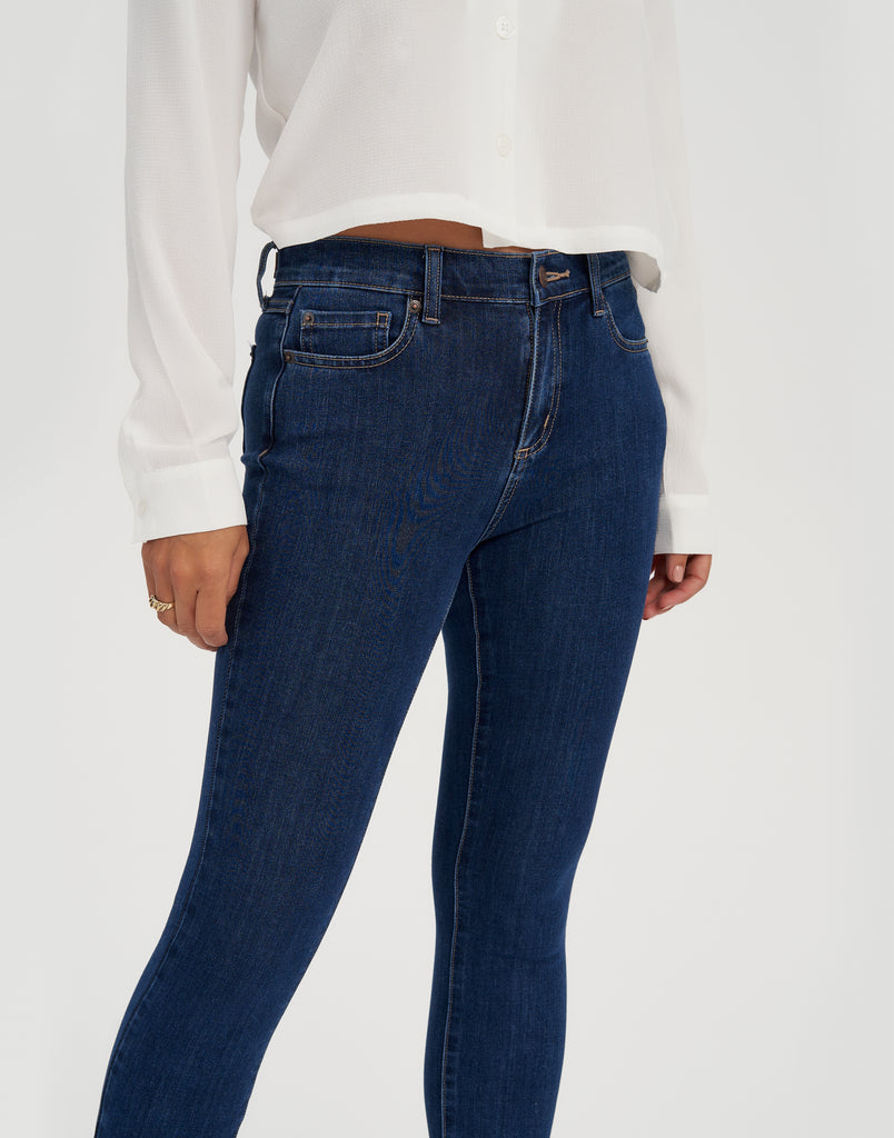 jean bleu moyen coupe etroite