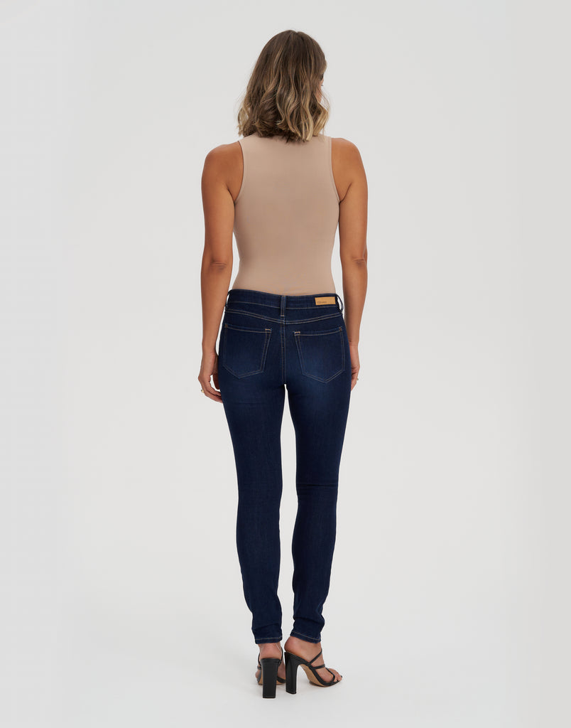 jean indigo fonce coupe etroite