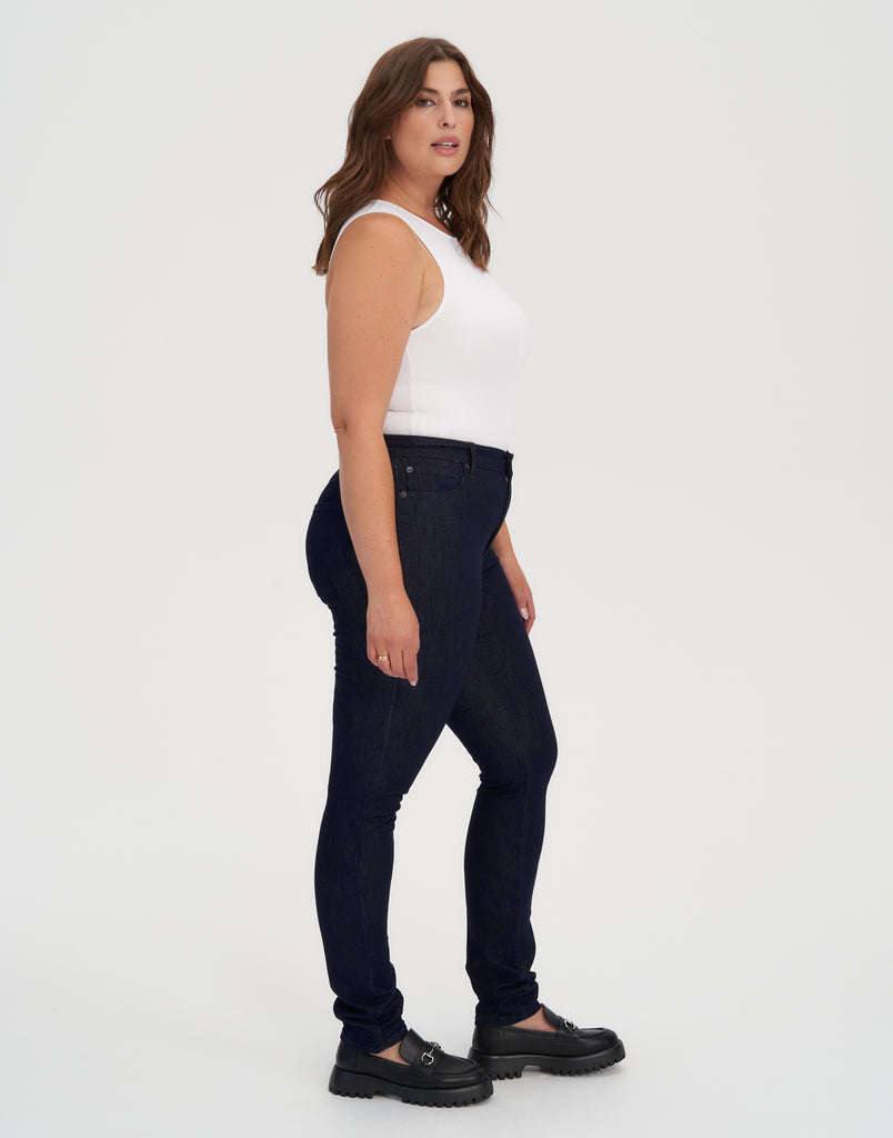 TAILLE CLASSIQUE / RACHEL COUPE ÉTROITE / PRAGUE / LONGUEUR 34"
