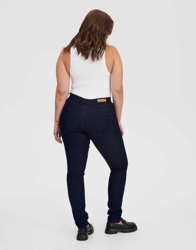 TAILLE CLASSIQUE / RACHEL COUPE ÉTROITE / PRAGUE / LONGUEUR 34"