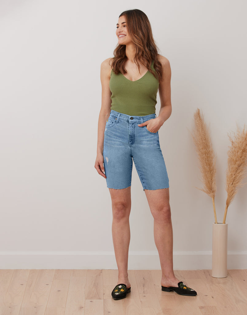 RACHEL COUPE ÉTROITE / SHORT EN DENIM / BONDI BEACH