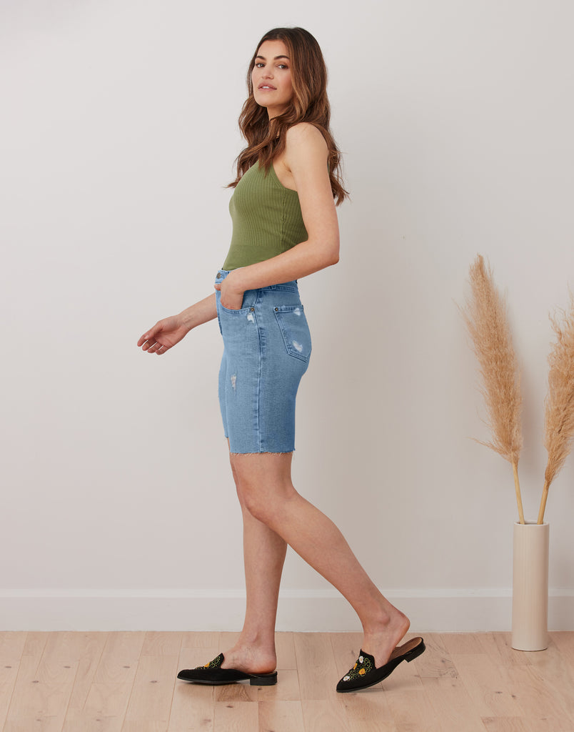 RACHEL COUPE ÉTROITE / SHORT EN DENIM / BONDI BEACH