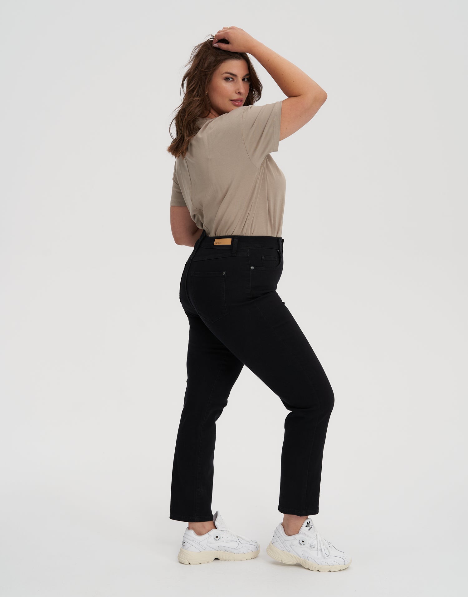 TAILLE HAUTE EMILY COUPE AJUSTEE BLACK RAVEN LONGUEUR 30 Yoga Jeans