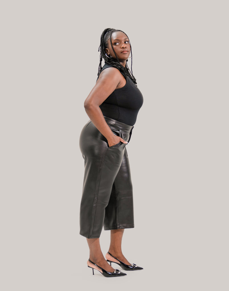 PANTALON LILY COUPE TRÈS ÉVASÉE EN CUIR VEGAN / NOIR