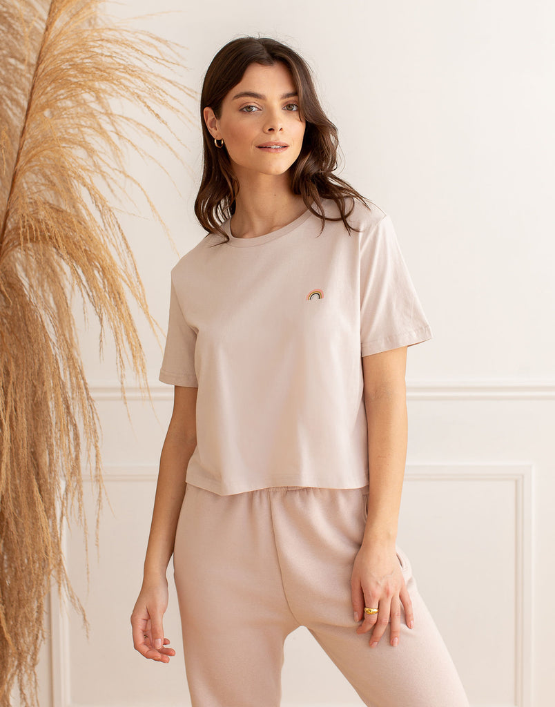 T-SHIRT ARC-EN-CIEL ÉCOURTÉ / BEIGE ROSÉ