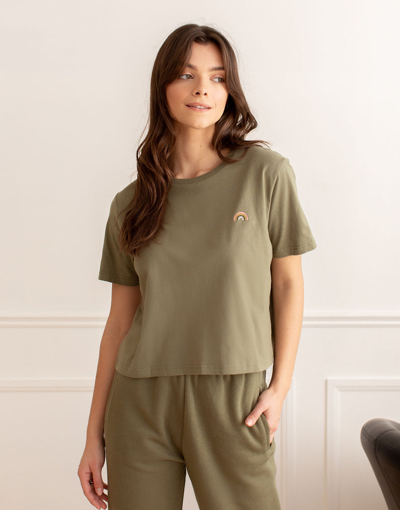 T-SHIRT ARC-EN-CIEL ÉCOURTÉ  / VERT KAKI