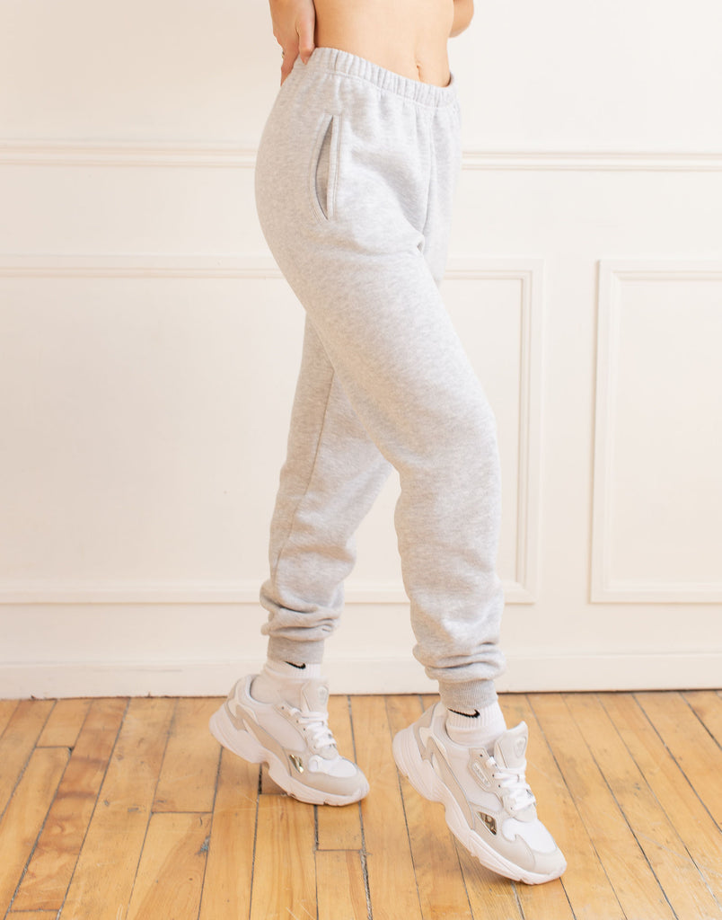 PANTALON DE JOGGING / GRIS PÂLE