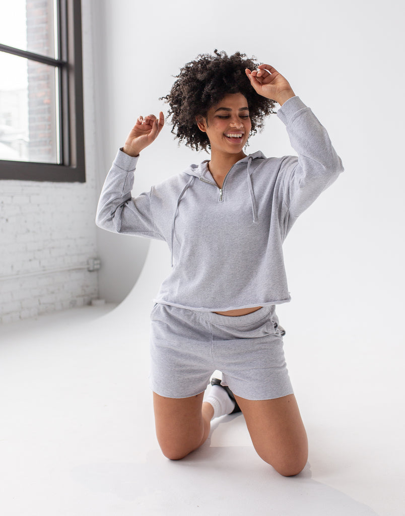 SHORT DÉCONTRACTÉ LÉGER / GRIS PÂLE
