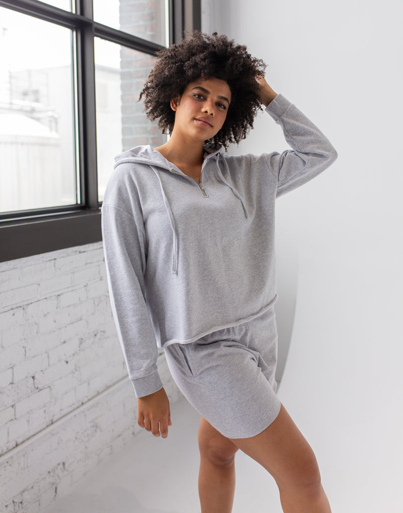 SHORT DÉCONTRACTÉ LÉGER / GRIS PÂLE