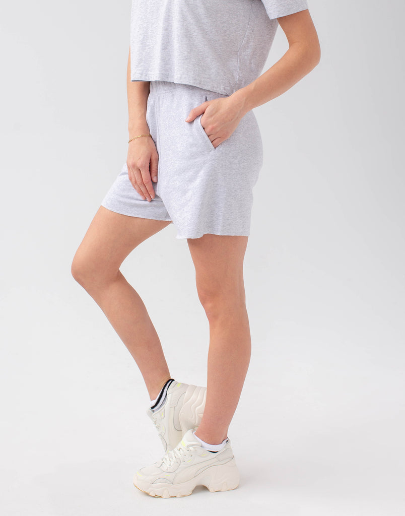 SHORT DÉCONTRACTÉ LÉGER / GRIS PÂLE