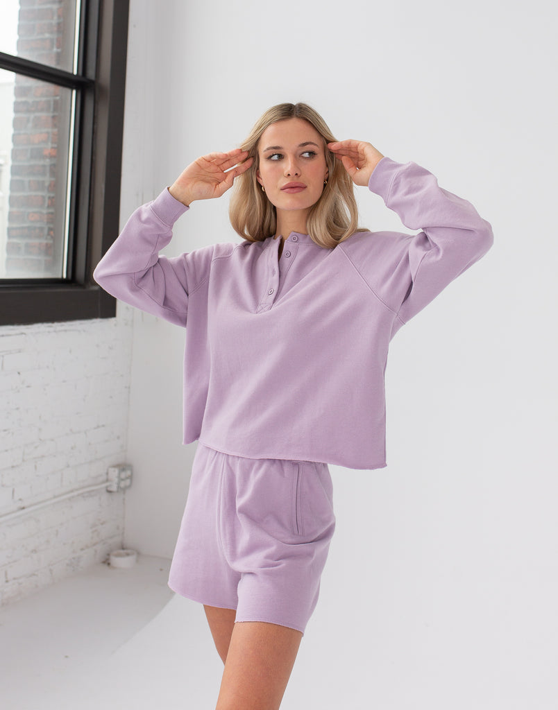CHANDAIL HENLEY ÉCOURTÉ / LAVANDE