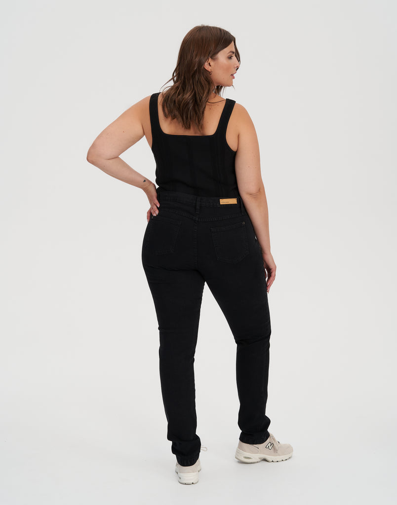 TAILLE CLASSIQUE / RACHEL COUPE ÉTROITE / OVERDYE BLACK / LONGEUR 33"